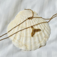 Stylized fin necklace (gold/silver)